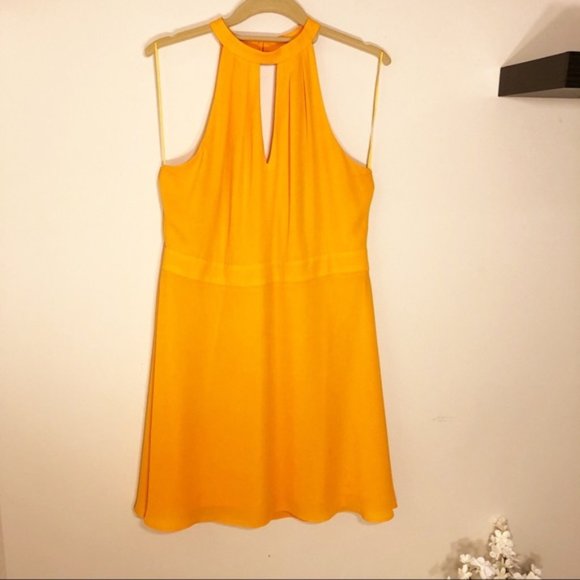 Express Yellow High-neck Flowing Fit & Flare Dress - Picture 3 of 7